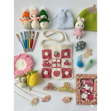 レジン、刺繍のアクセサリーやかぎ針編みで作った作品をたくさん取り揃えています！是非手に取って見て下さい！ #エール #日曜